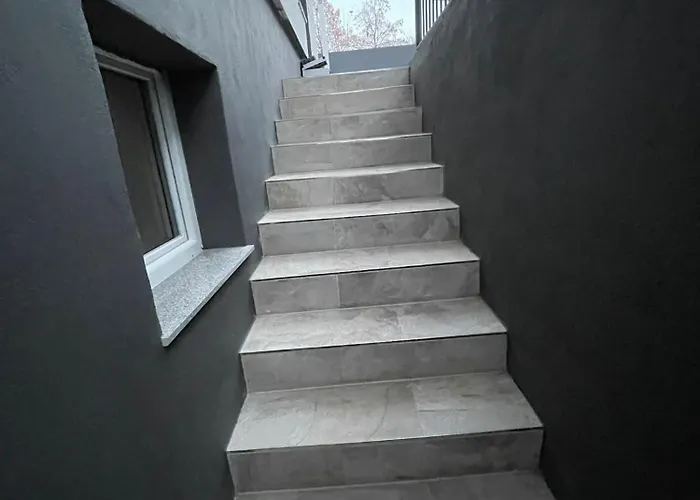Gemuetliches Und Schoenes Zimmer Keller Geschoss K1